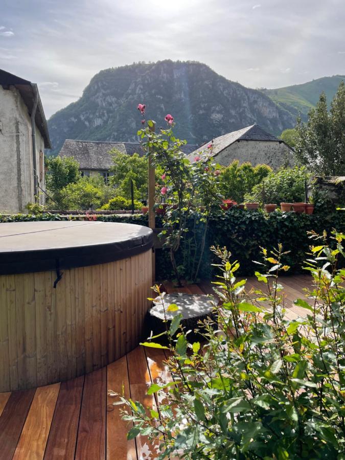 Apartamento Le Monrepos Avec Jacuzzi Nordique Bielle Exterior foto